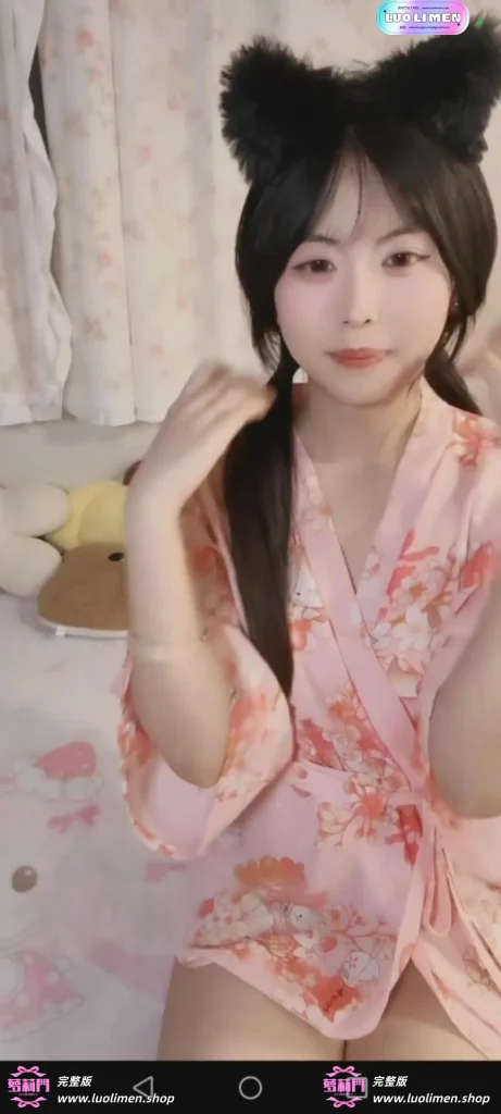表里不一反差美少女【上瘾】高价一对一裸聊第二期 樱花和服极致挑逗-幼萝萌妹